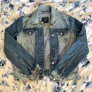 Abercrombie & Fitch Light Blue Denim Jacket Size Small